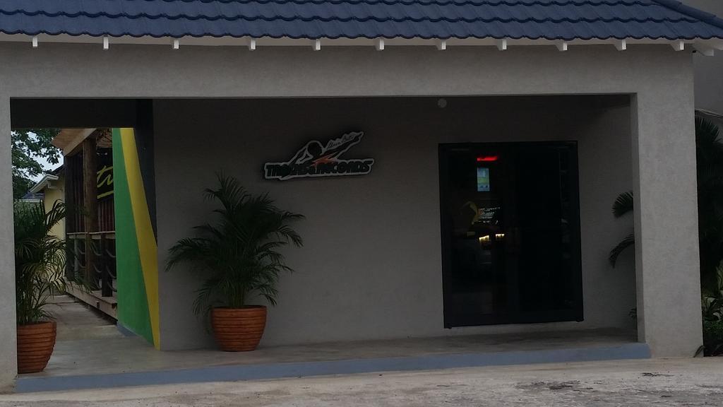 Sky Castles Apt J3 Ocho Rios Exterior photo