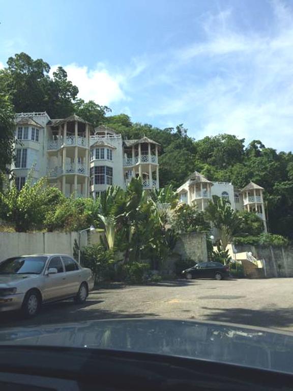 Sky Castles Apt J3 Ocho Rios Exterior photo